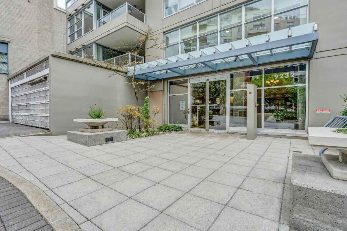 2xx 9232 University Crescent