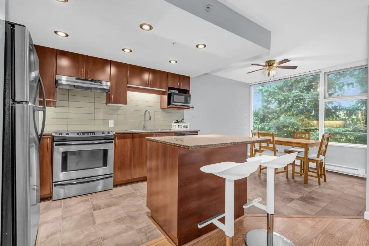 2xx 9232 University Crescent