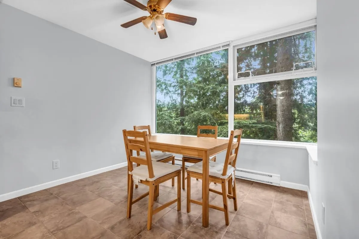 2xx 9232 University Crescent
