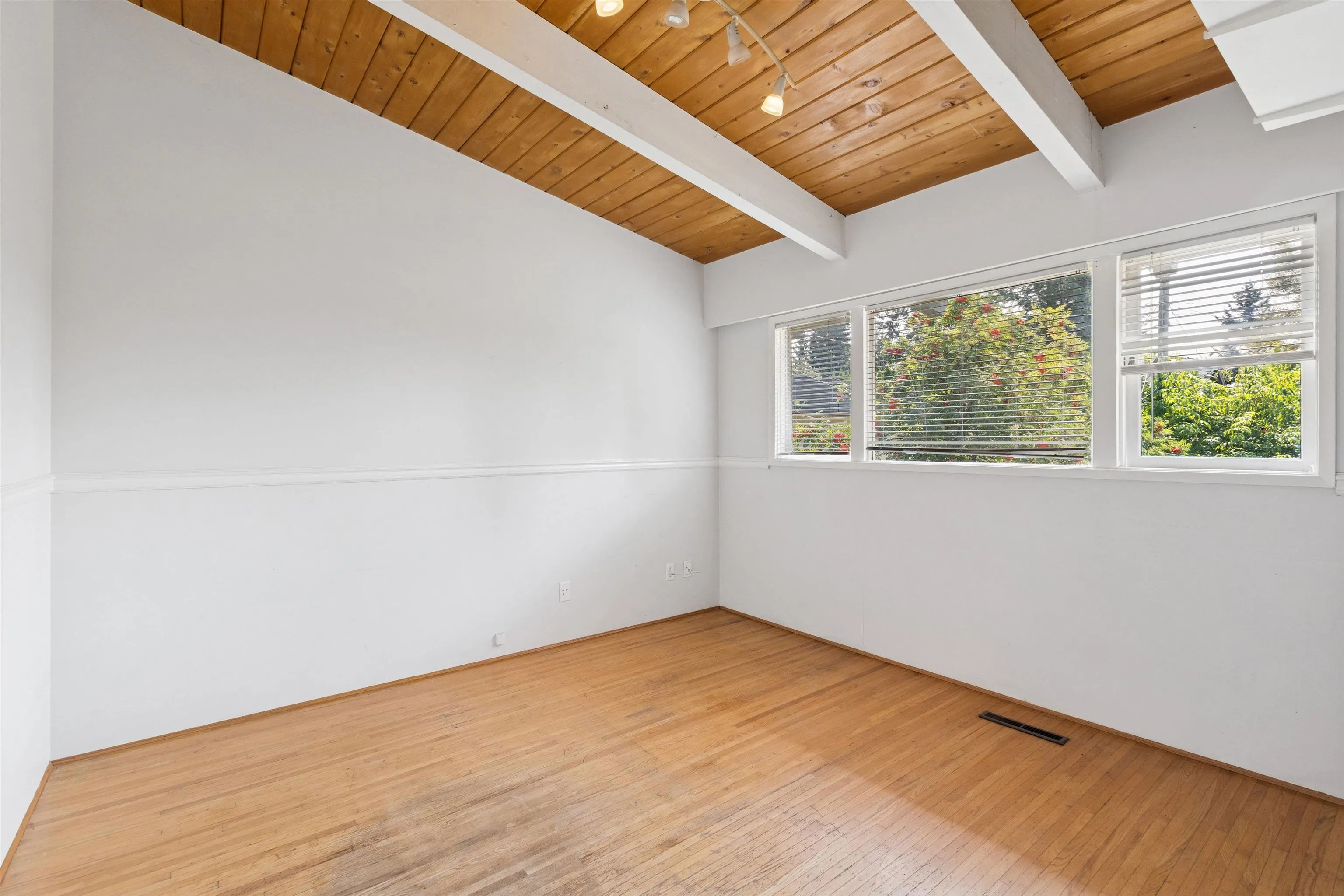 1023 Arlington Crescent