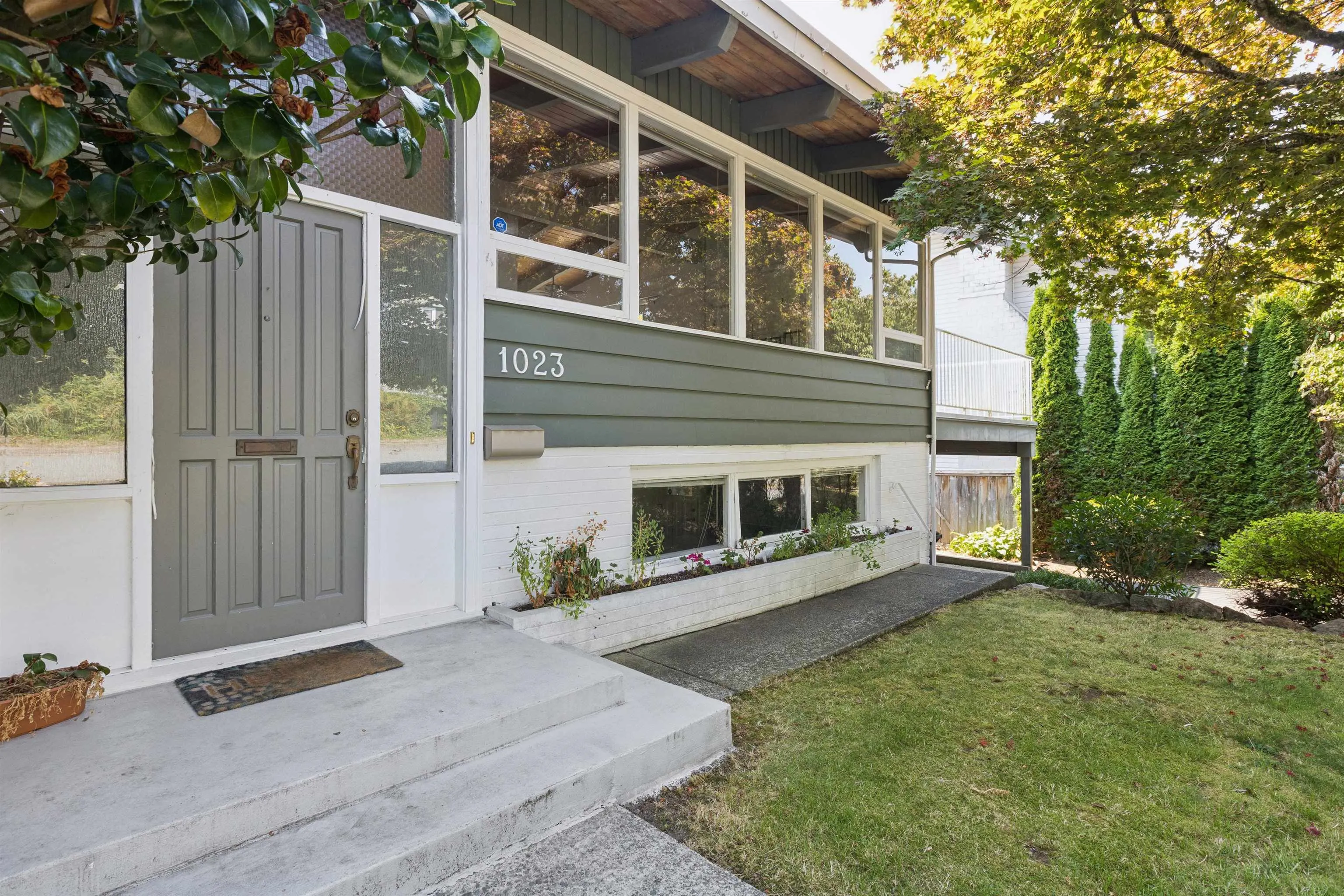 1023 Arlington Crescent