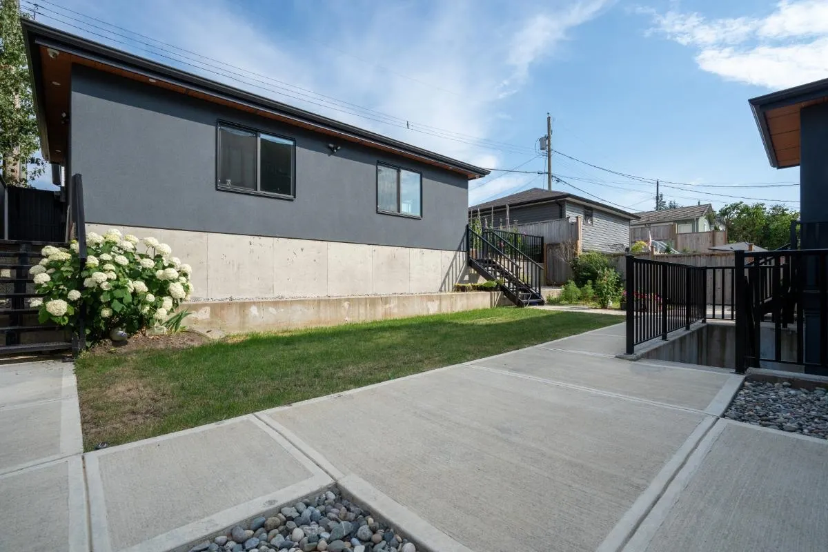 2BR 6376 Burns Street