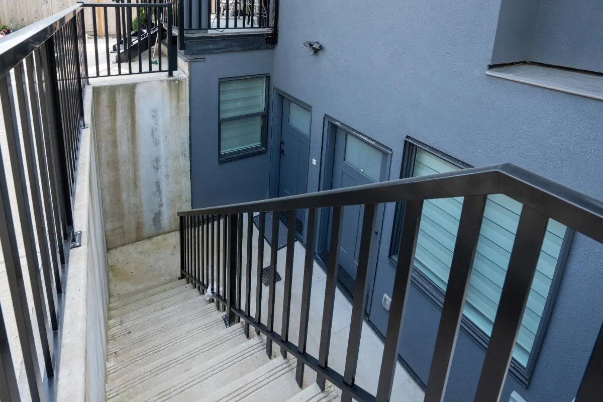 2BR 6376 Burns Street