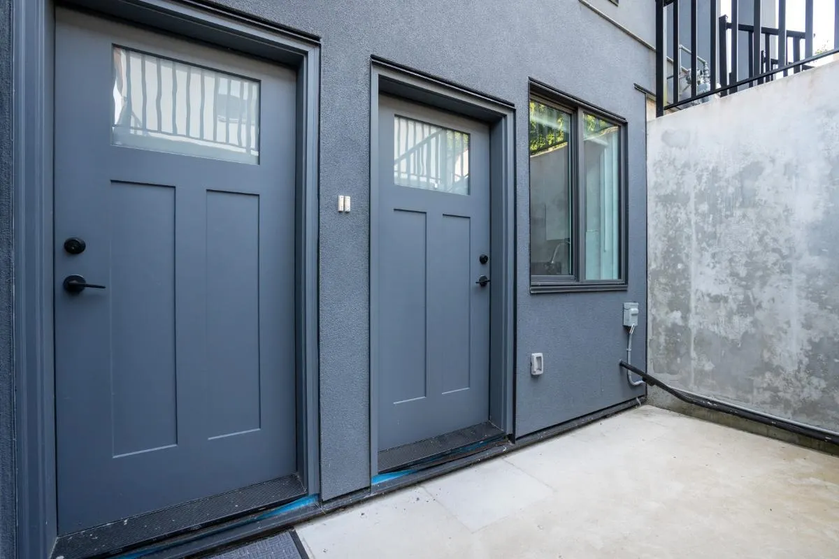 2BR 6376 Burns Street