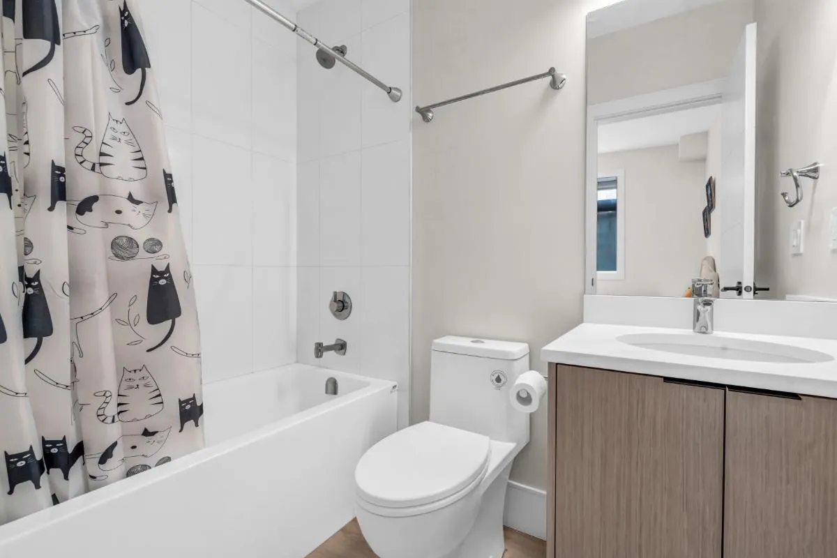1BR 6376 Burns Street