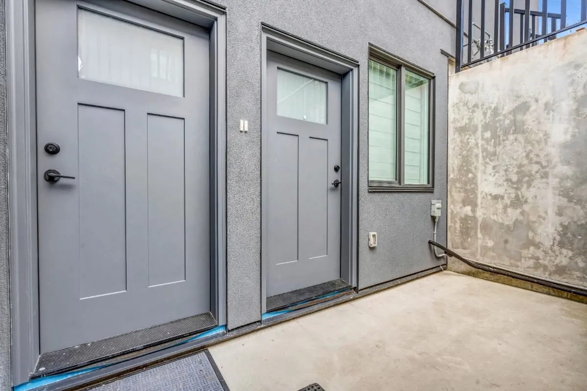 1BR 6376 Burns Street