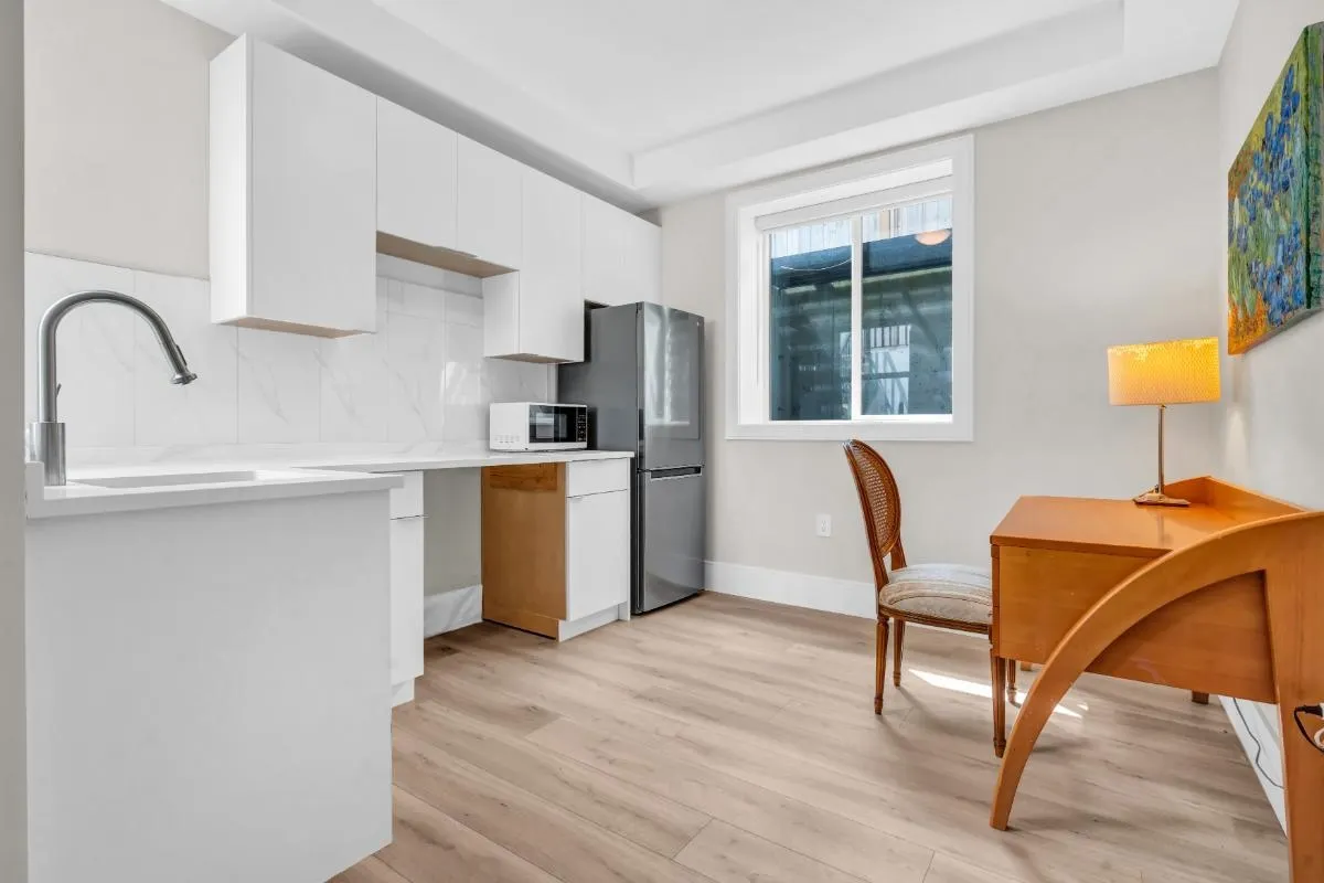 1BR 6376 Burns Street