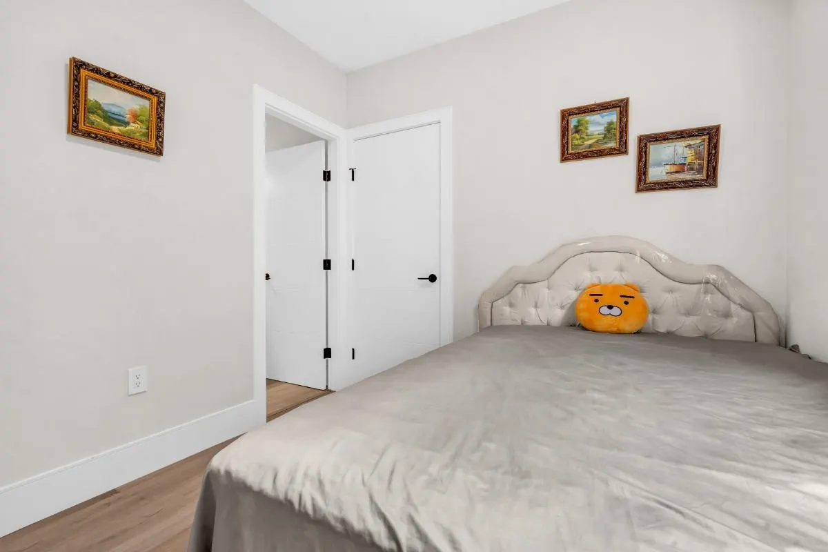 1BR 6376 Burns Street