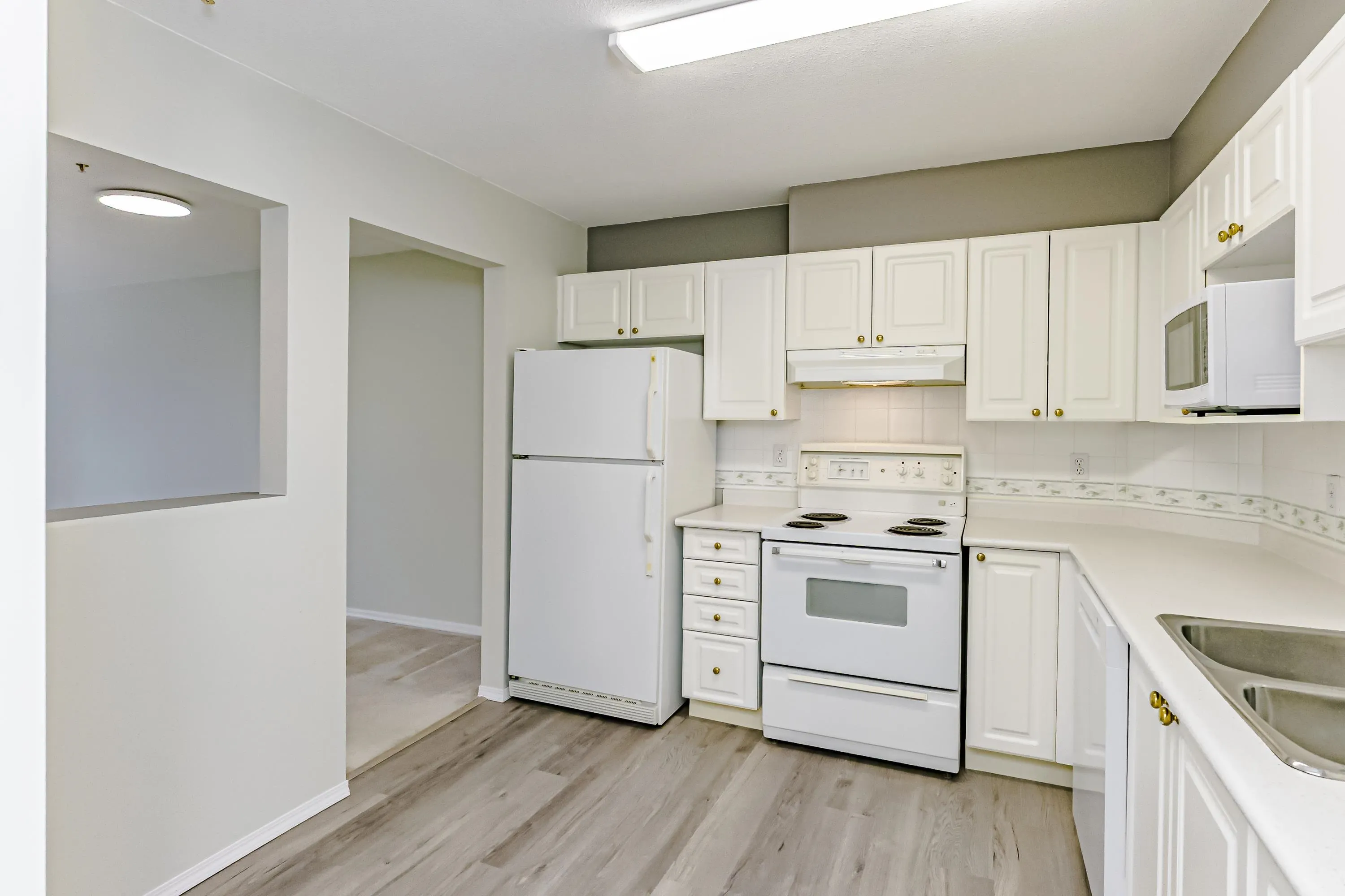 304 13955 Laurel Drive