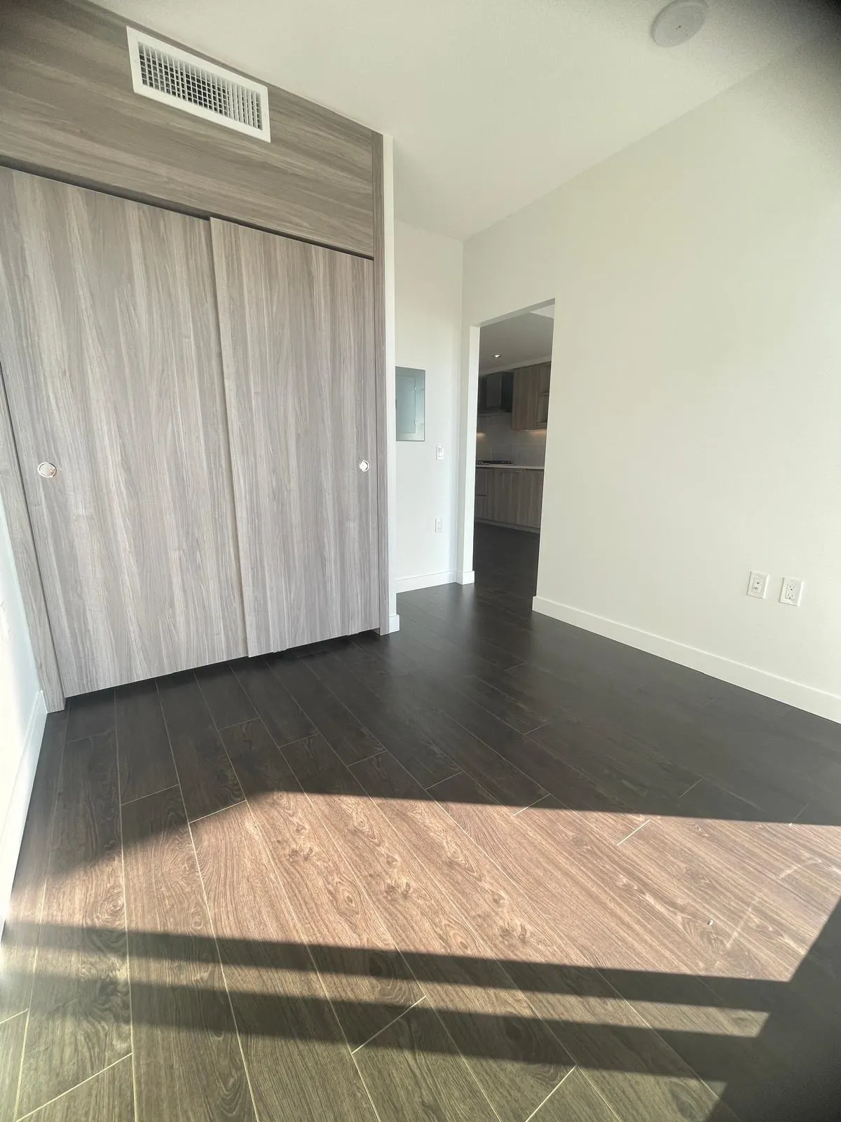 19XX 4720 Lougheed Highway