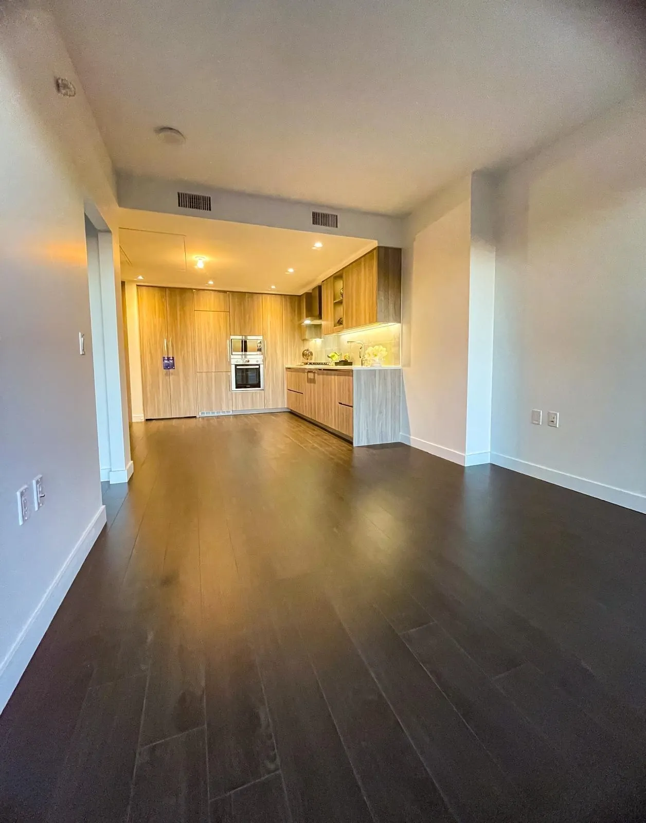 19XX 4720 Lougheed Highway