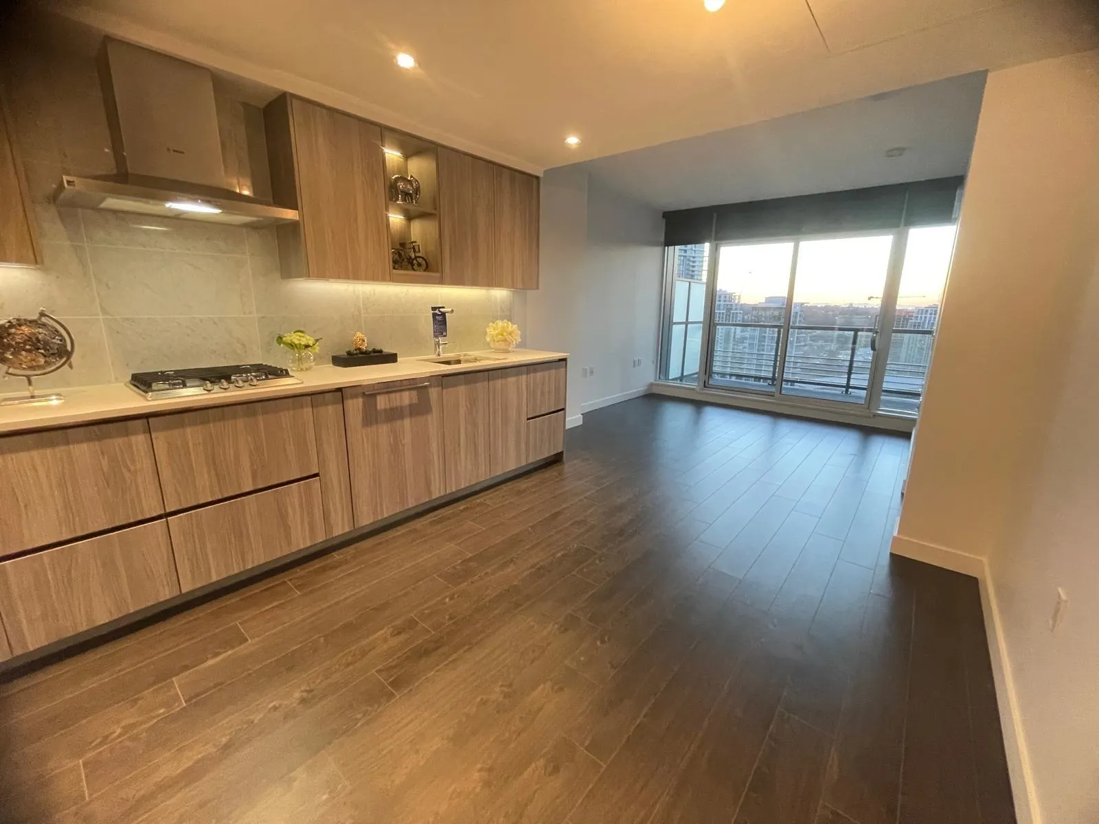 19XX 4720 Lougheed Highway