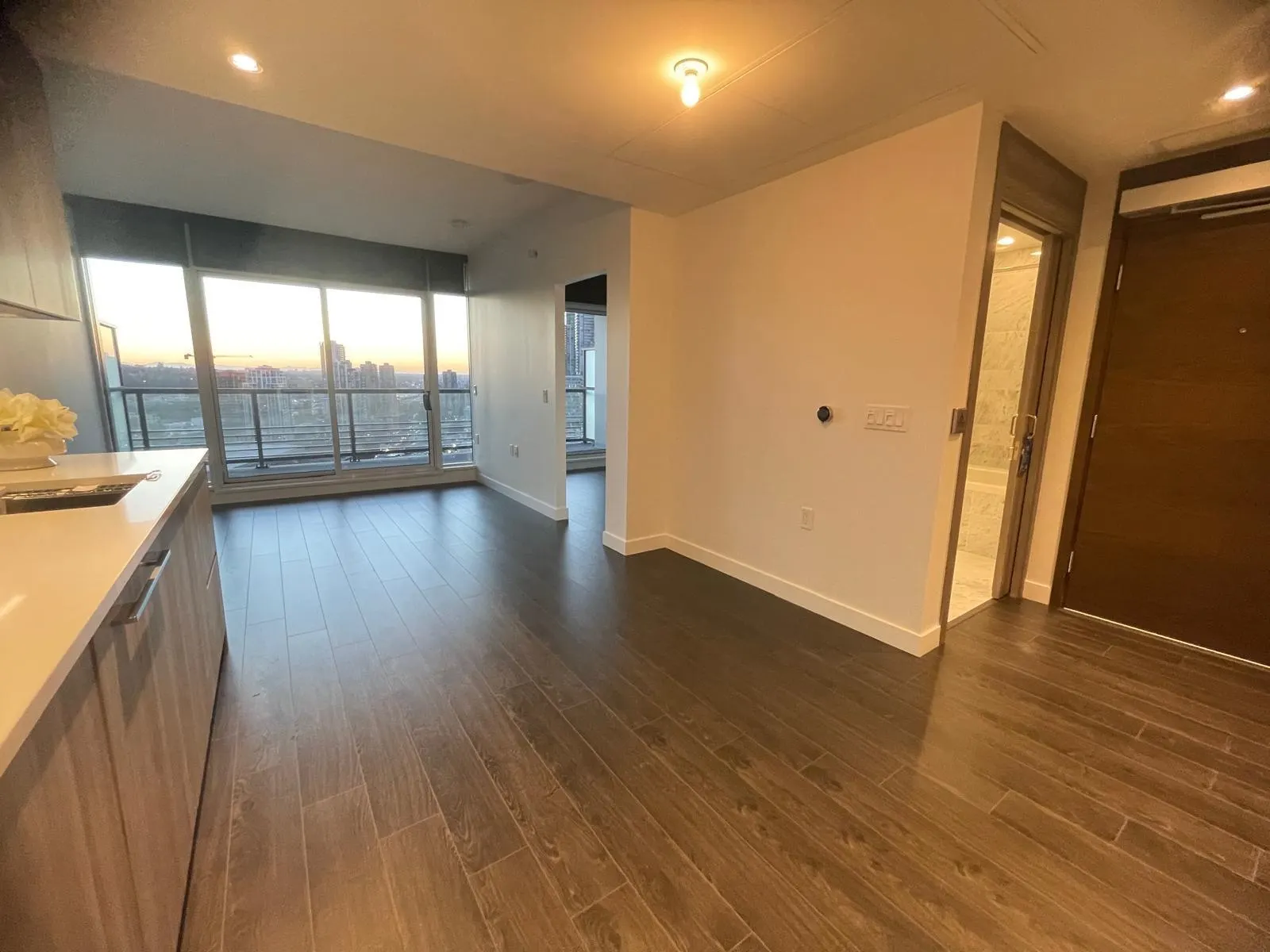 19XX 4720 Lougheed Highway