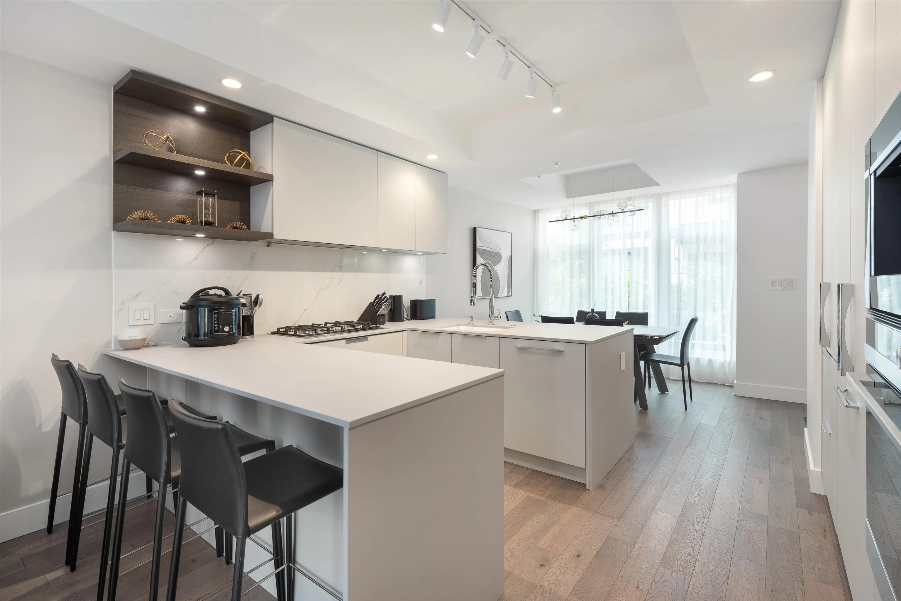 124 2070 Curling Road