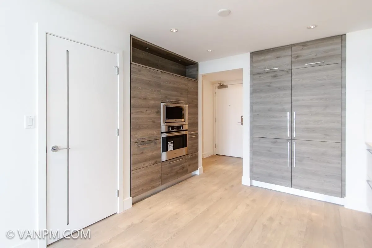 1103 7303 Noble Lane