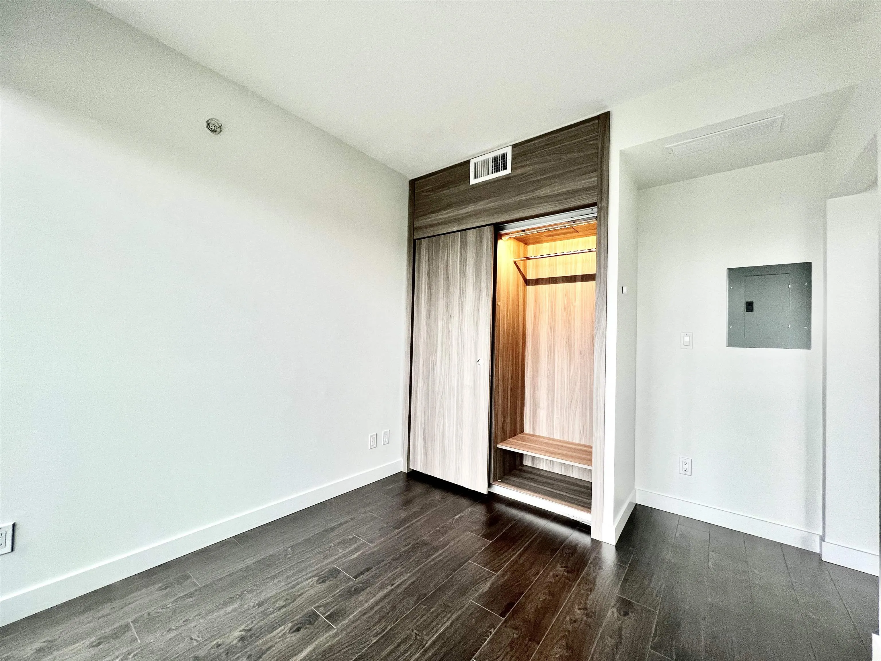 2510 4730 Lougheed Highway