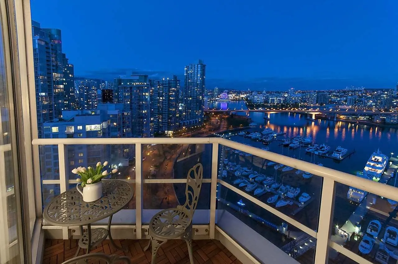 1105 1201 Marinaside Crescent