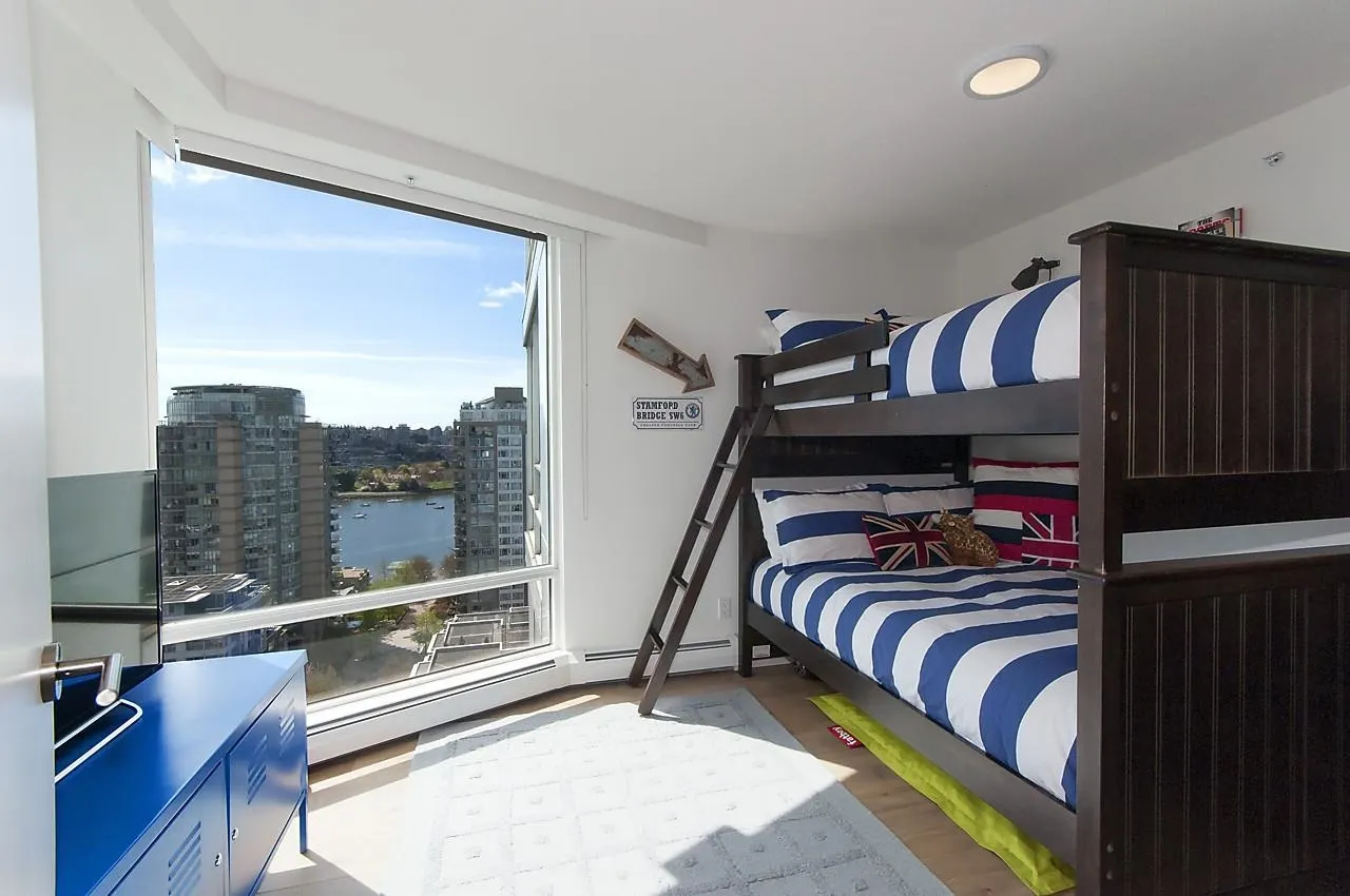 1105 1201 Marinaside Crescent