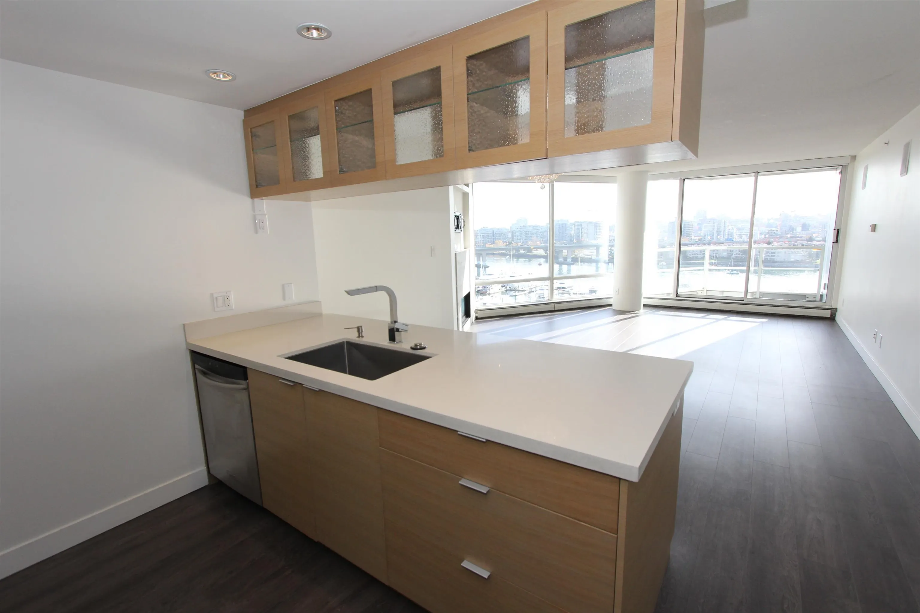 1105 1201 Marinaside Crescent