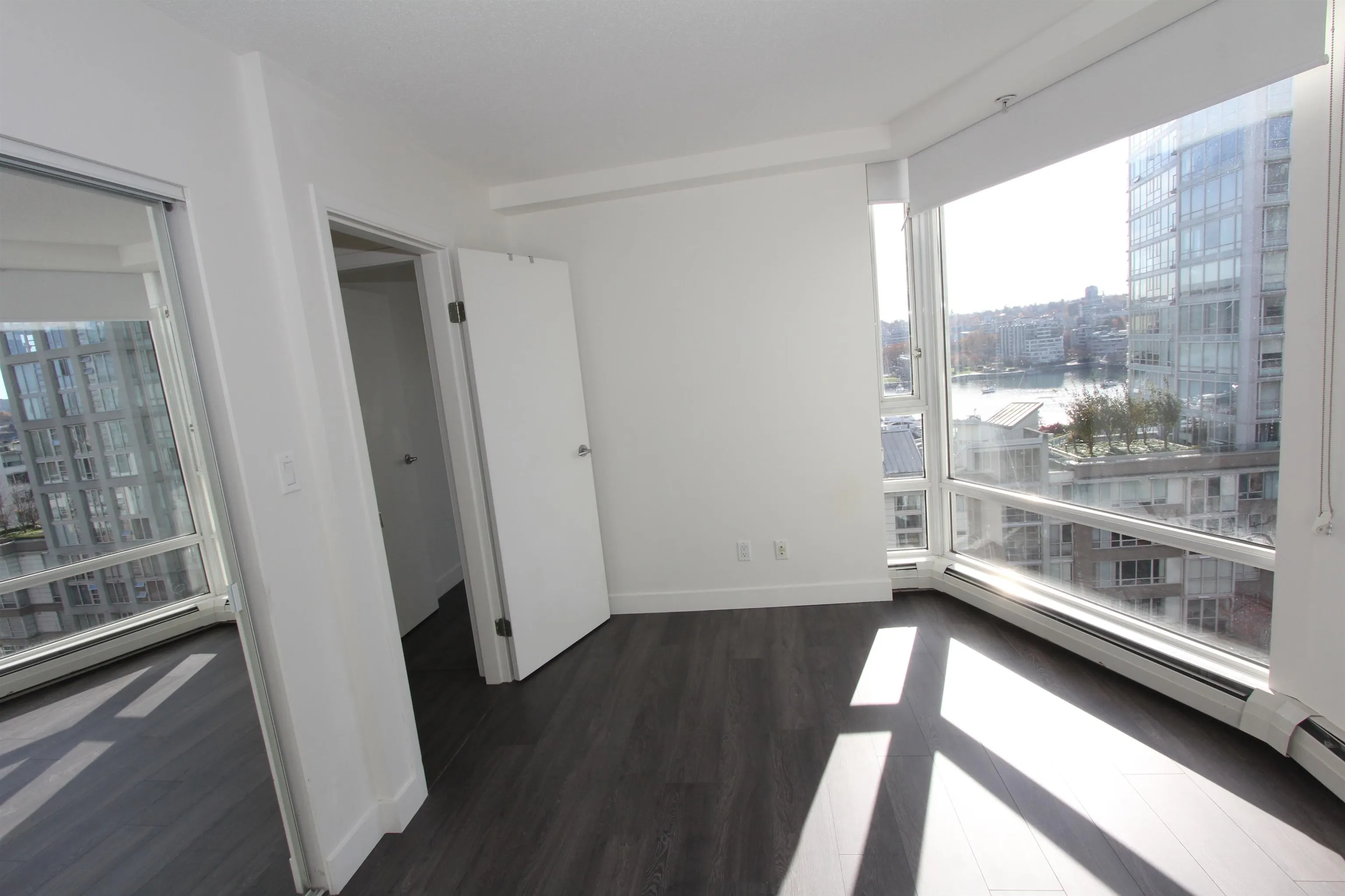 1105 1201 Marinaside Crescent
