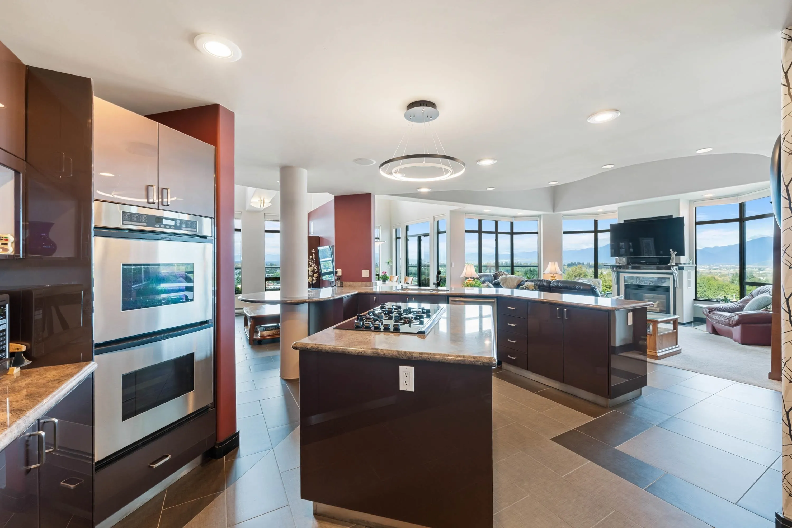 1704 33065 Mill Lake Road