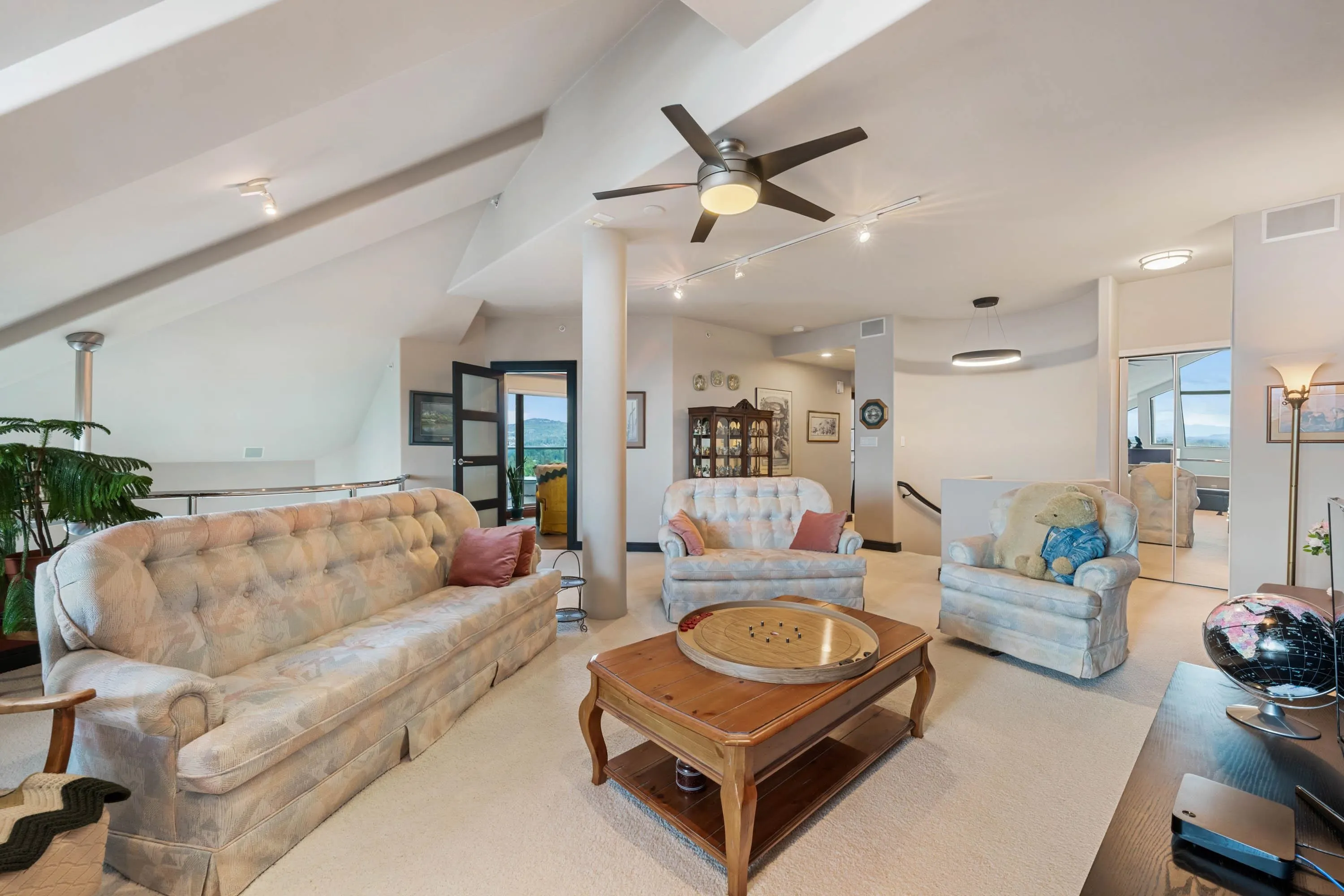 1704 33065 Mill Lake Road