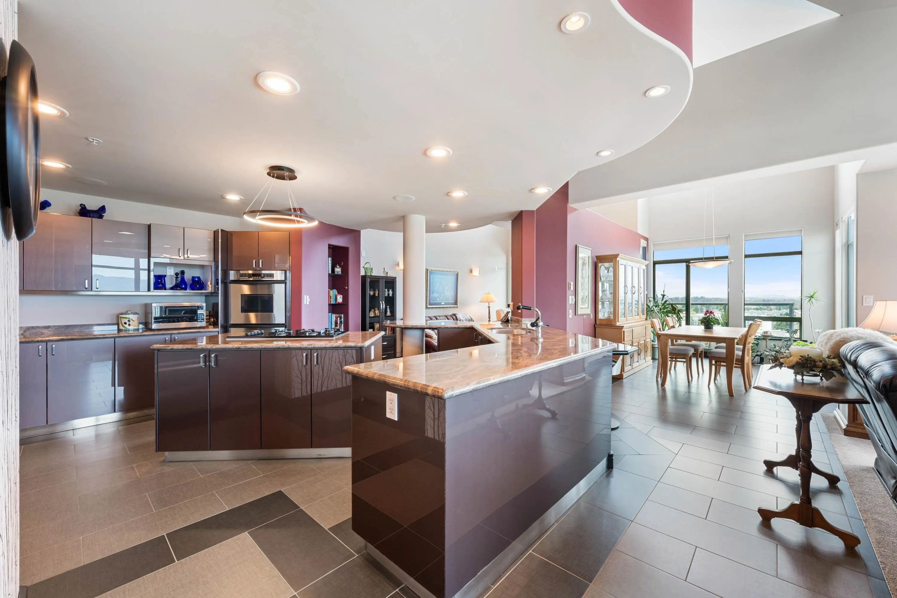 1704 33065 Mill Lake Road
