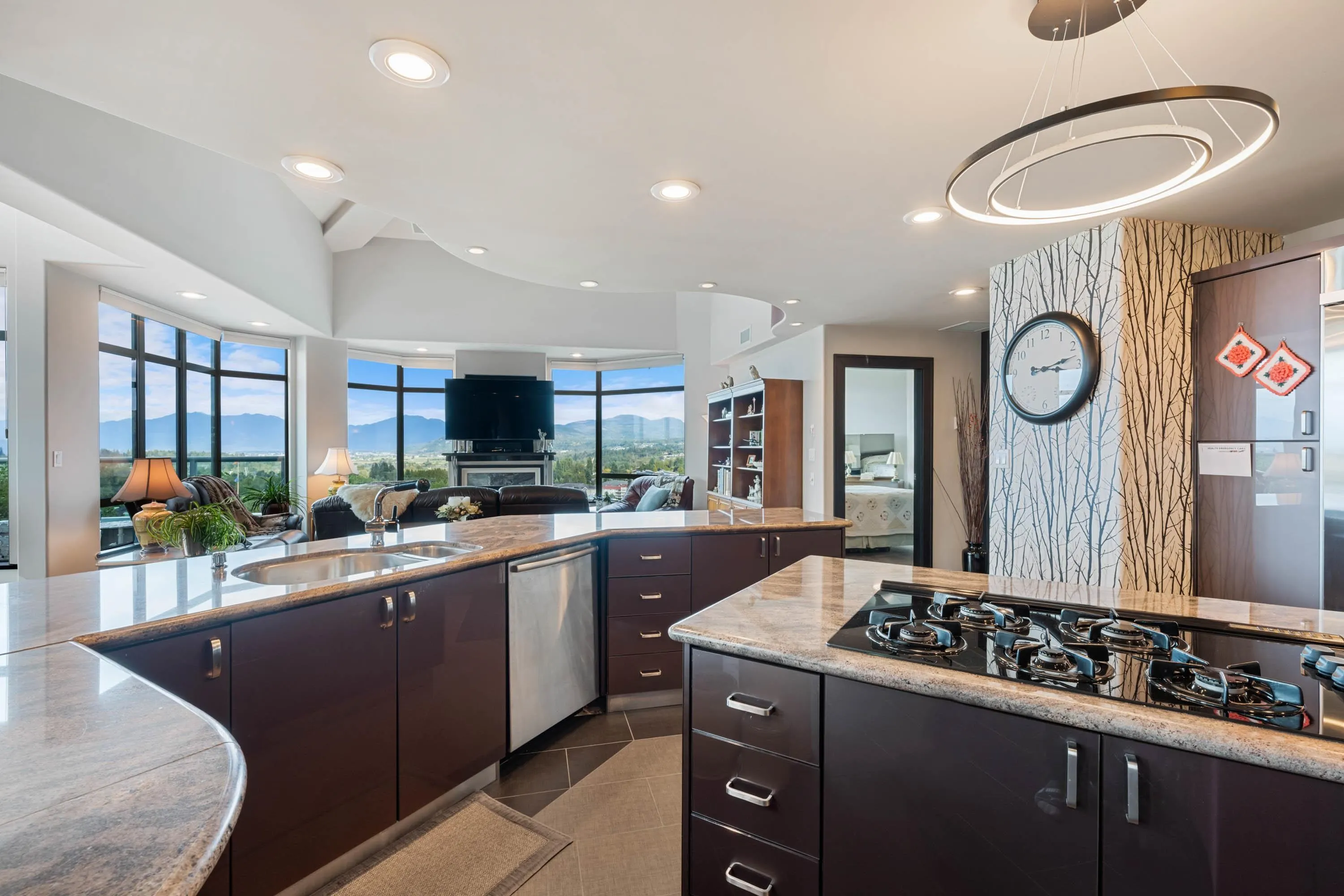 1704 33065 Mill Lake Road