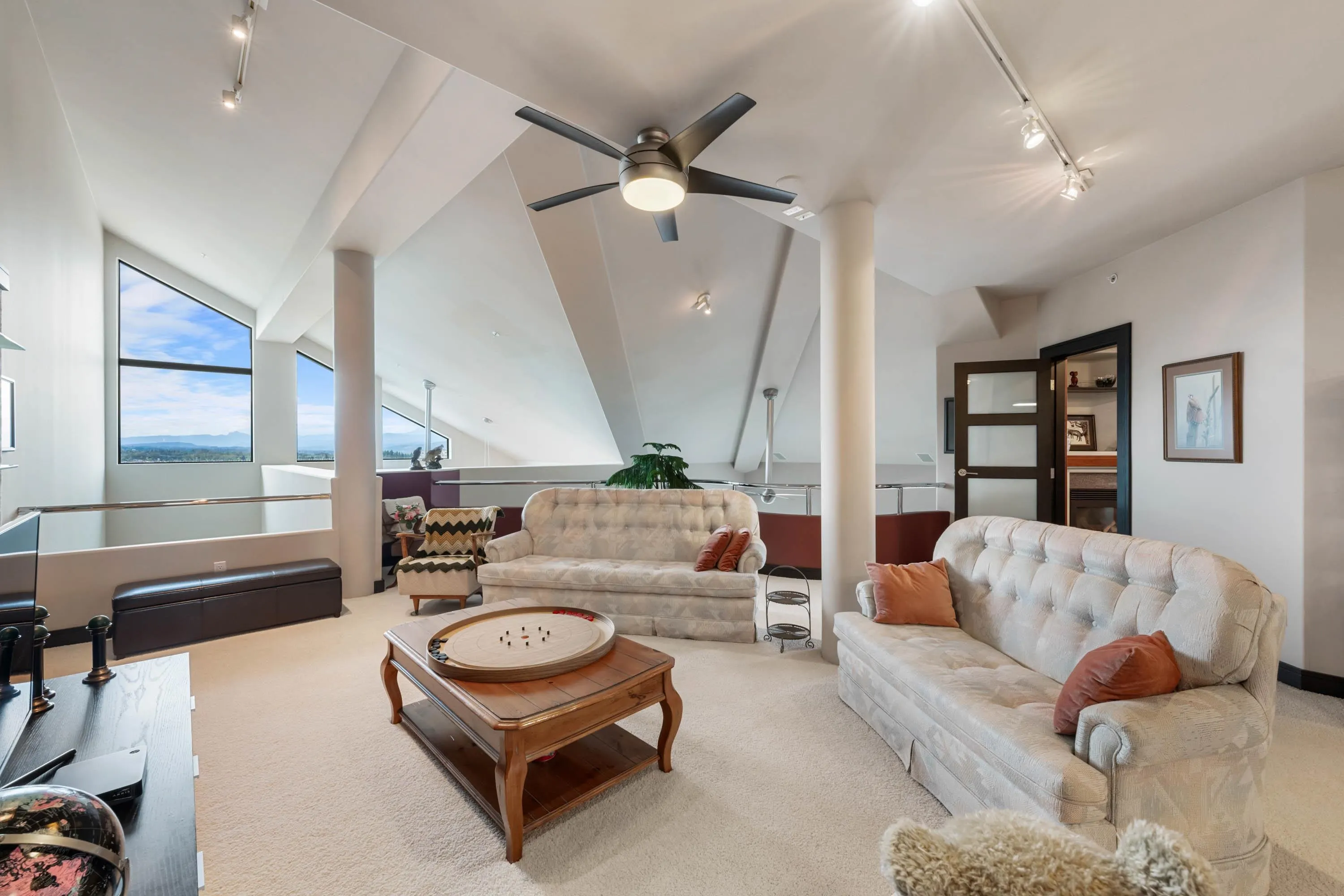 1704 33065 Mill Lake Road