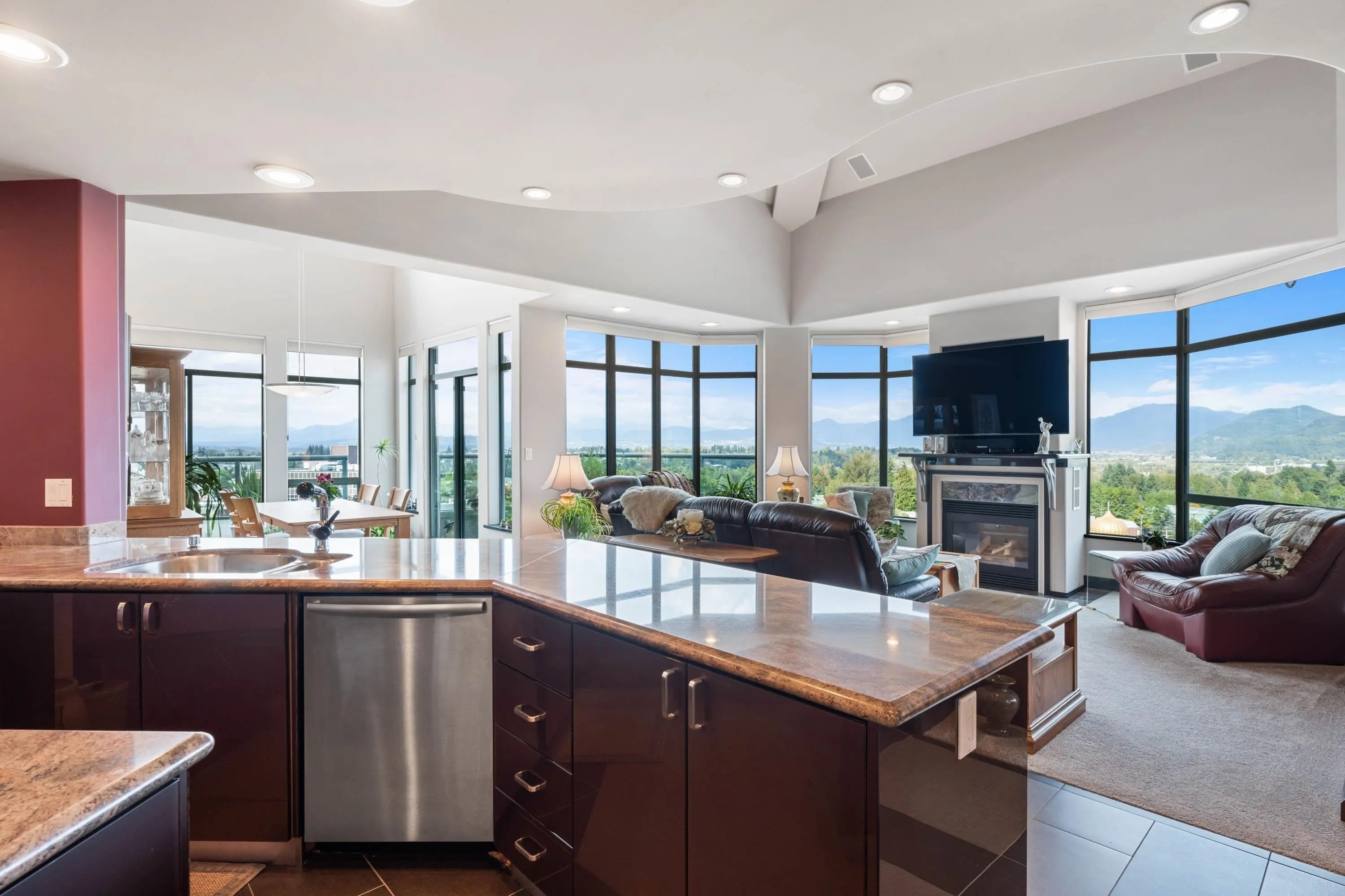 1704 33065 Mill Lake Road