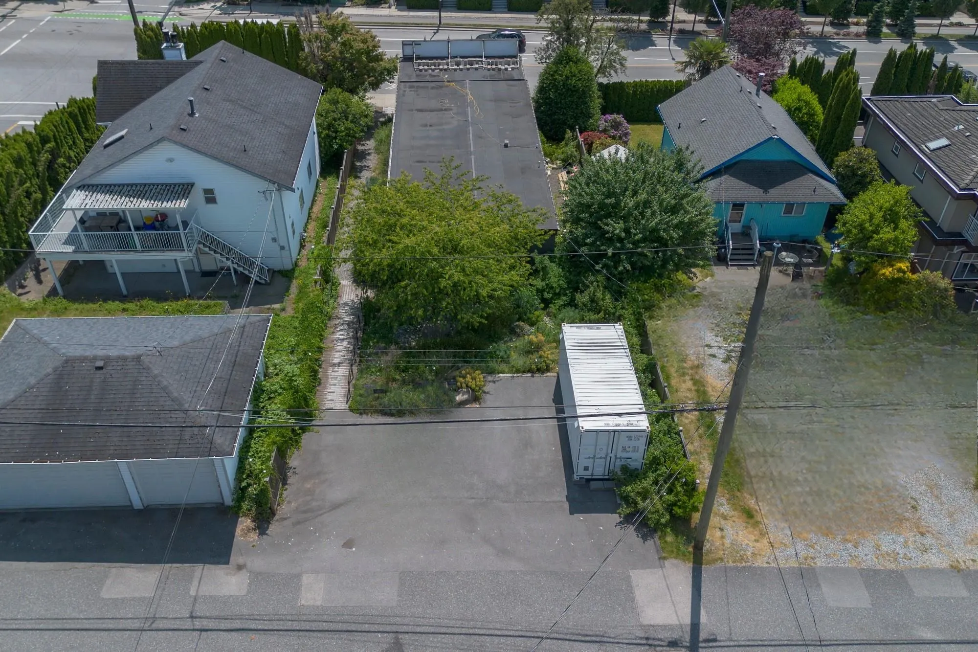 658 E 3rd Street