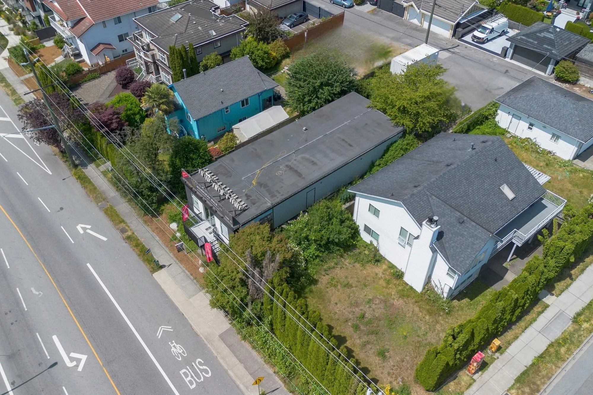 658 E 3rd Street