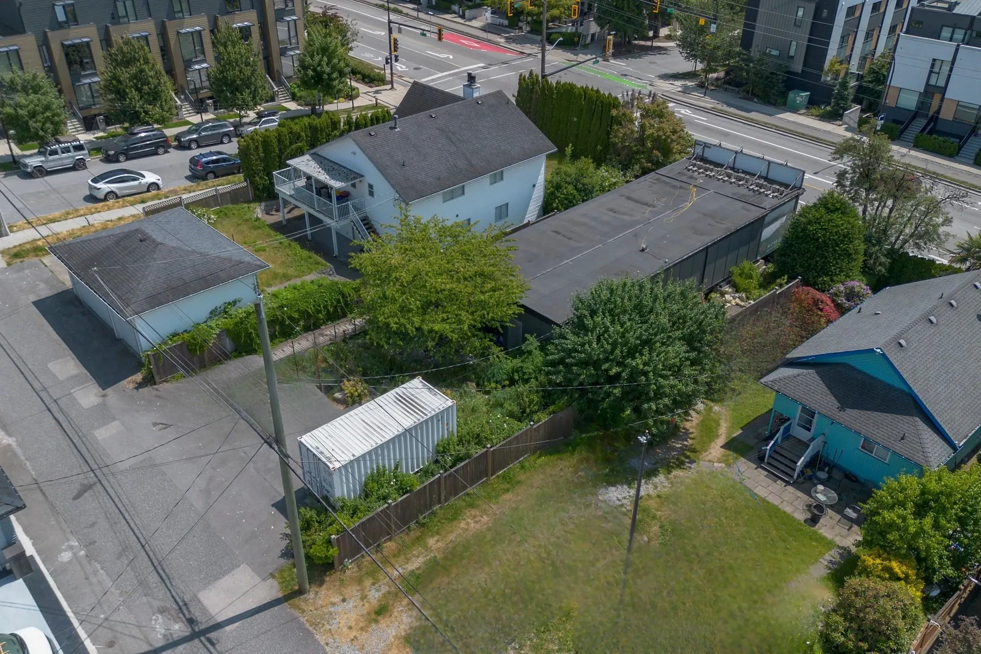 658 E 3rd Street