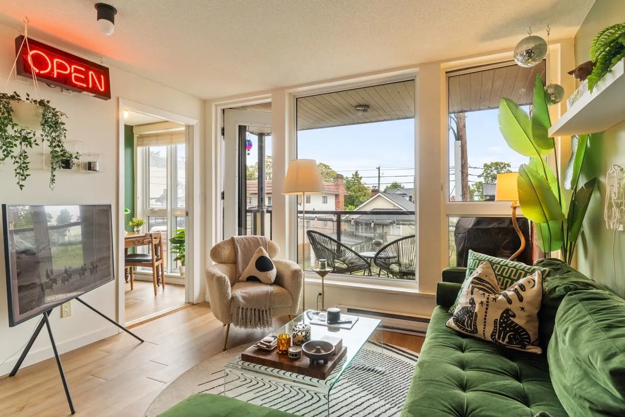 313 2636 E Hastings Street