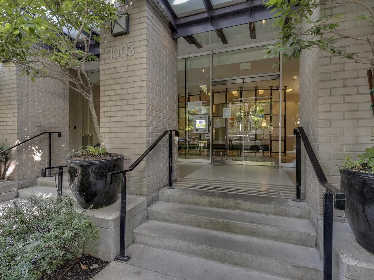 706 1003 Burnaby Street