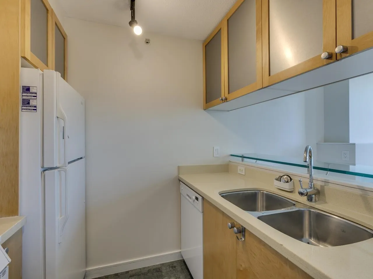 706 1003 Burnaby Street