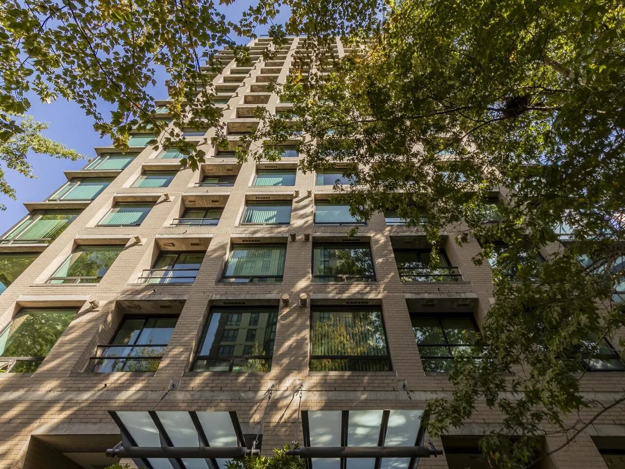 706 1003 Burnaby Street