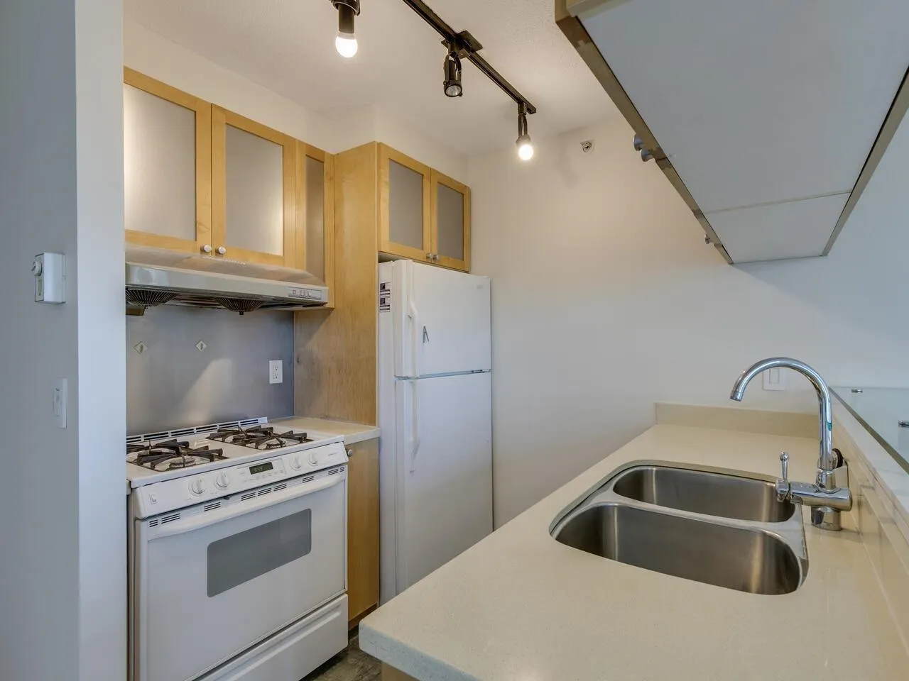 706 1003 Burnaby Street
