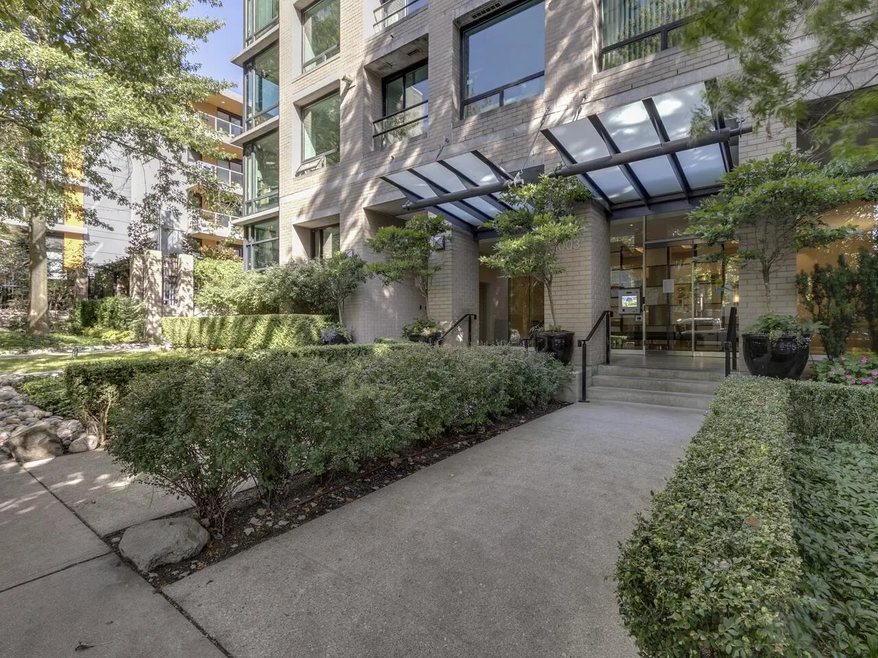 706 1003 Burnaby Street