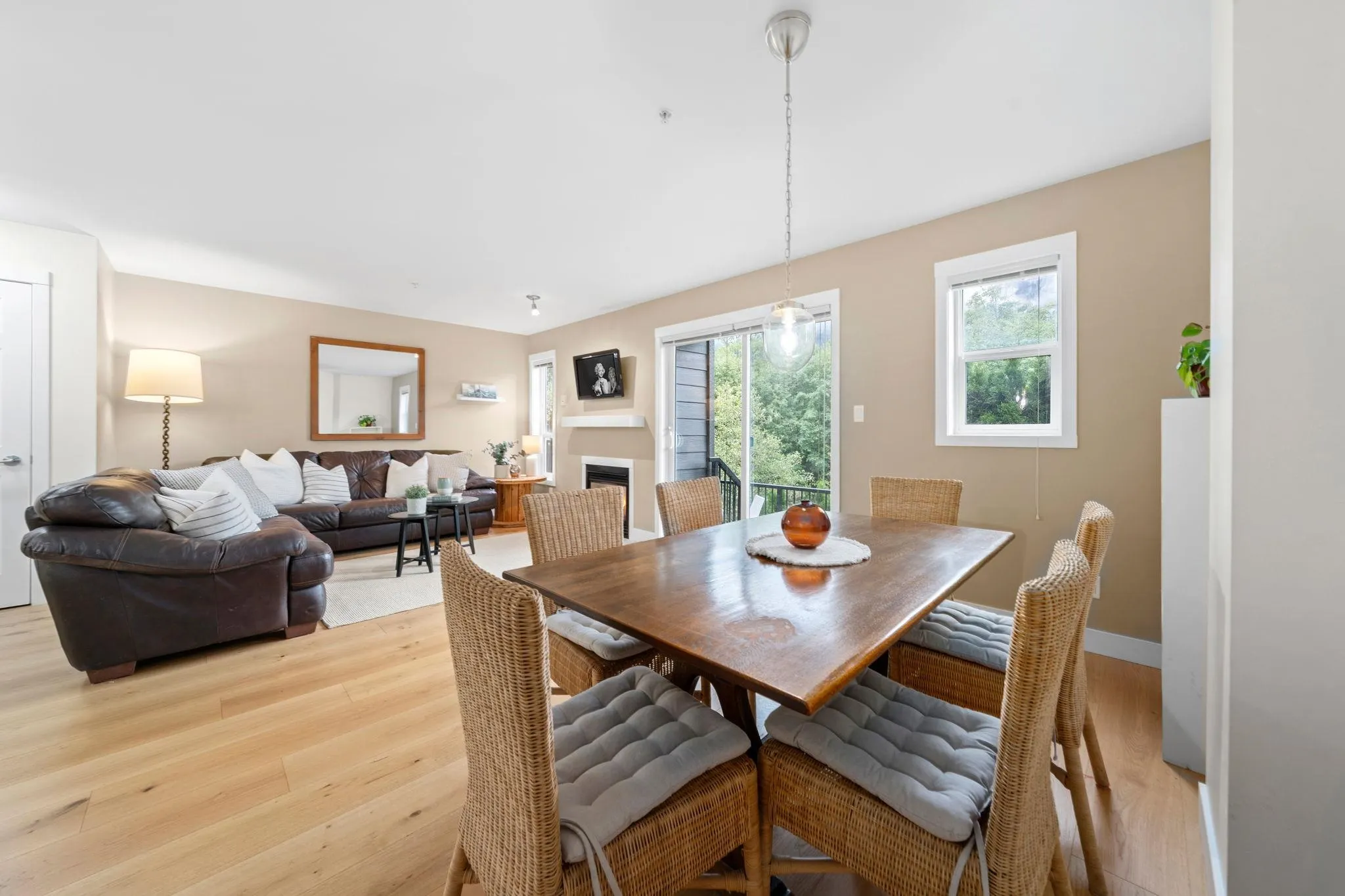 18 1204 Main Street