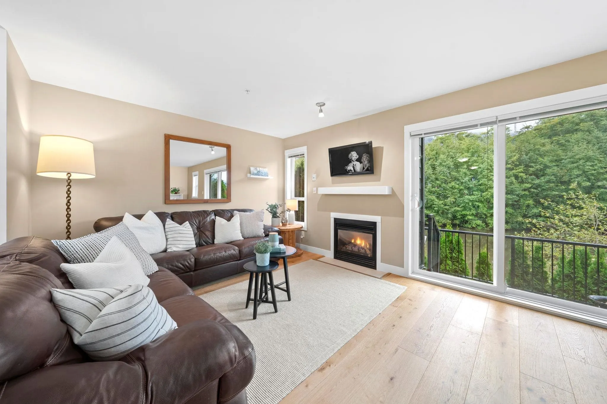 18 1204 Main Street