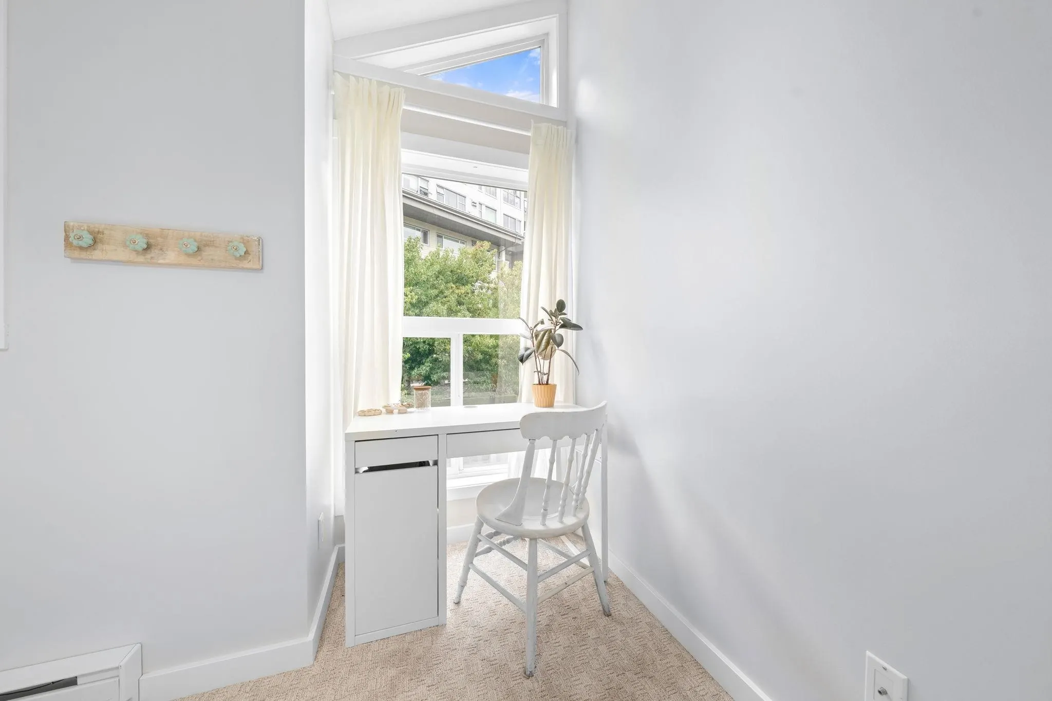 18 1204 Main Street