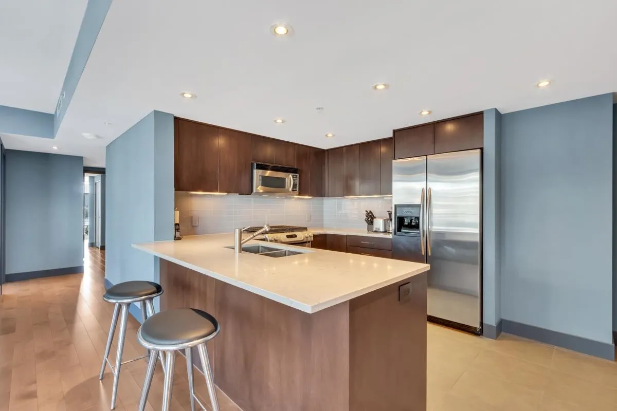 2104 1205 W Hastings Street