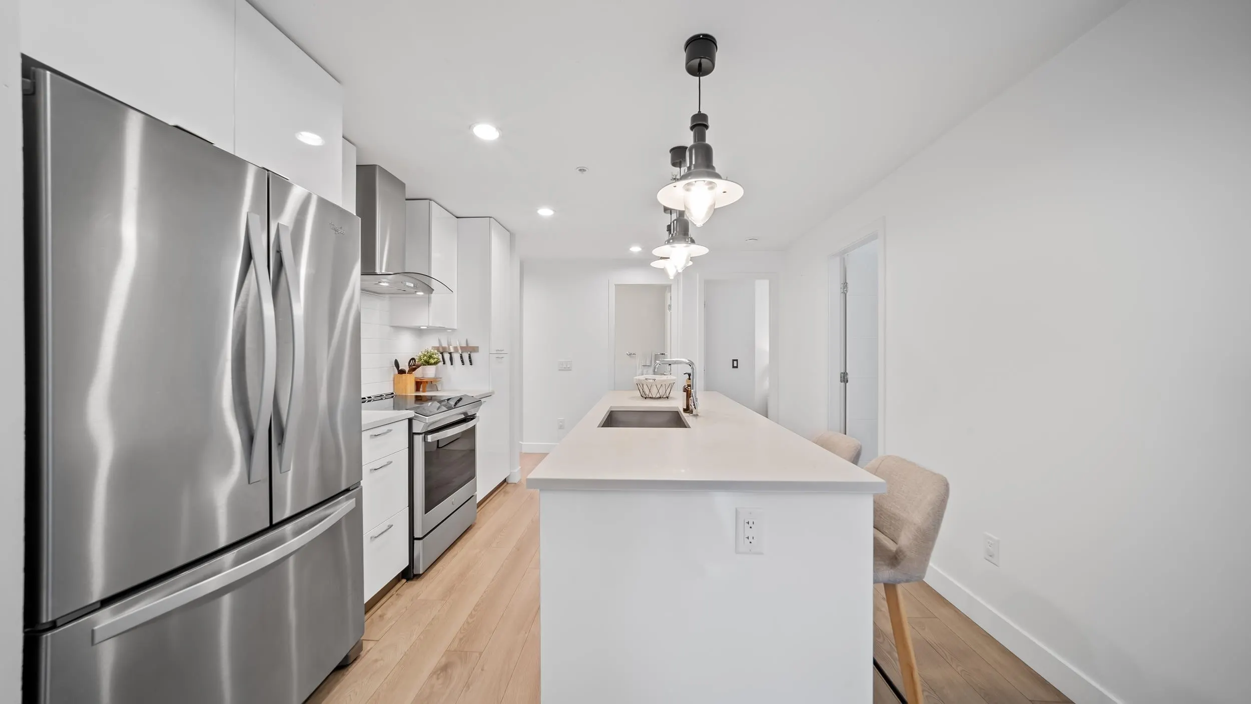 204 719 W 3rd Street
