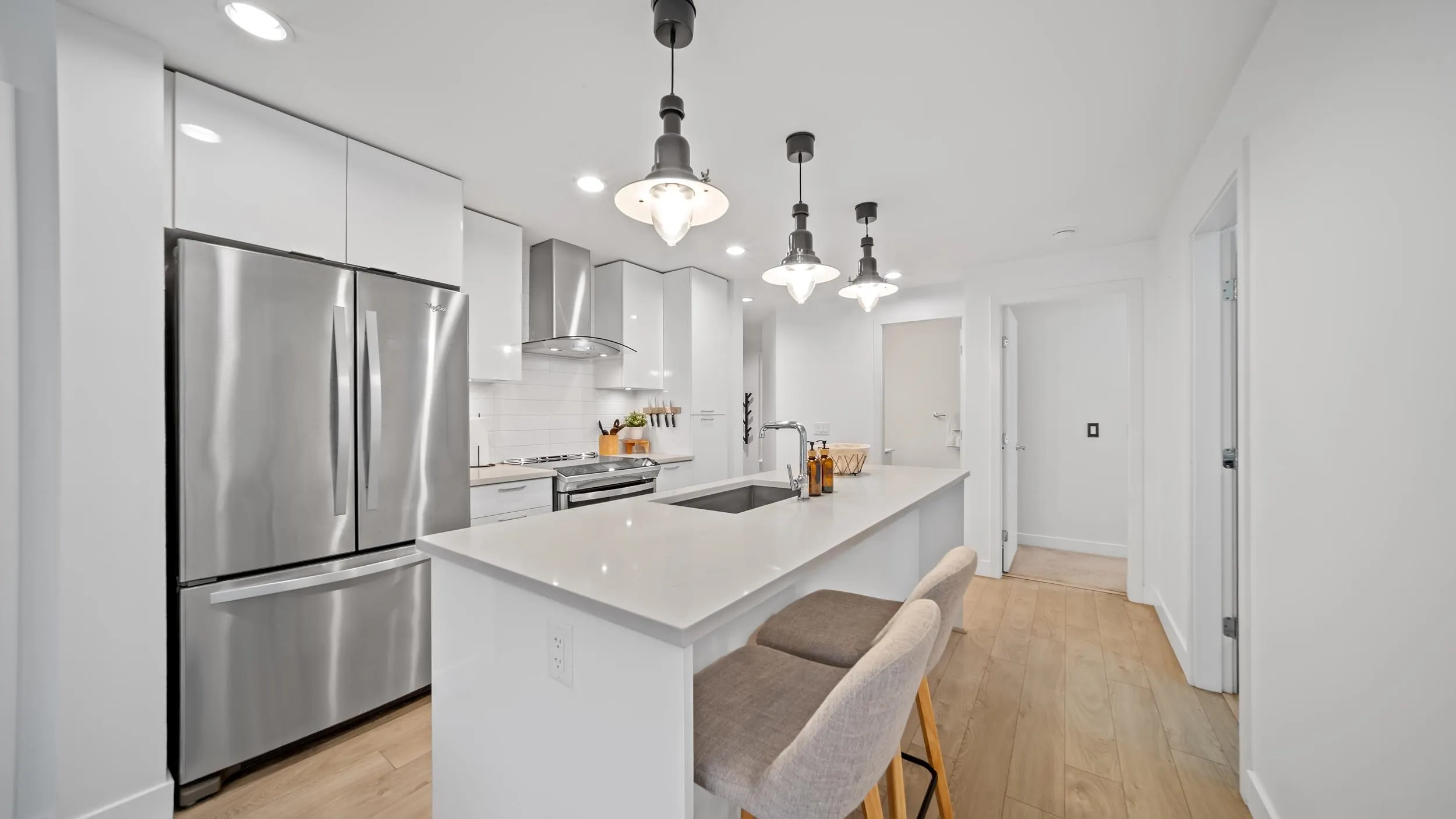204 719 W 3rd Street