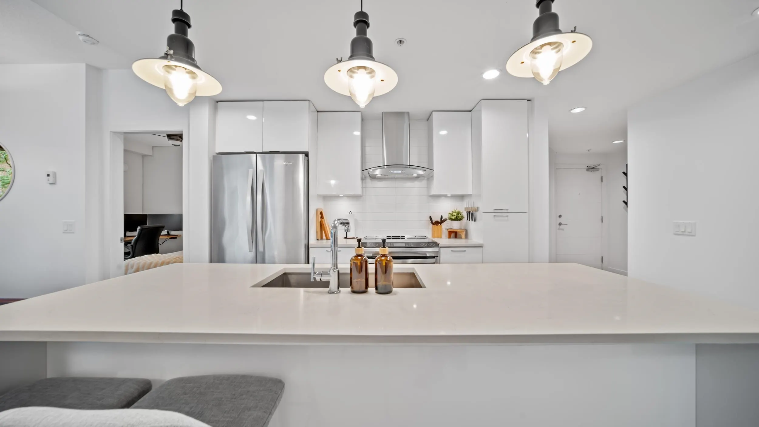 204 719 W 3rd Street