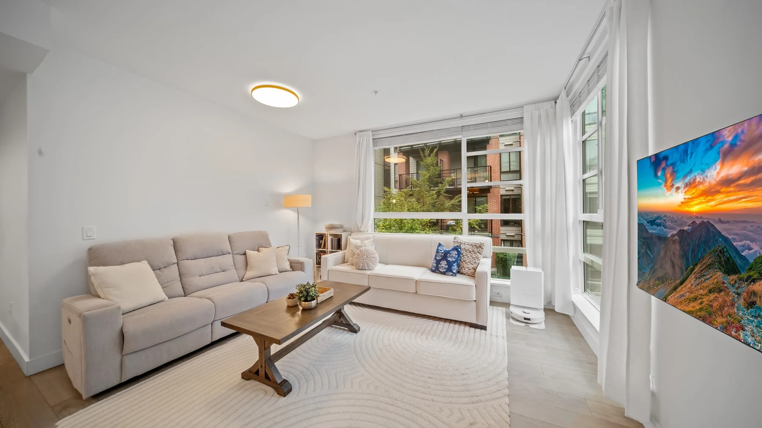 204 719 W 3rd Street