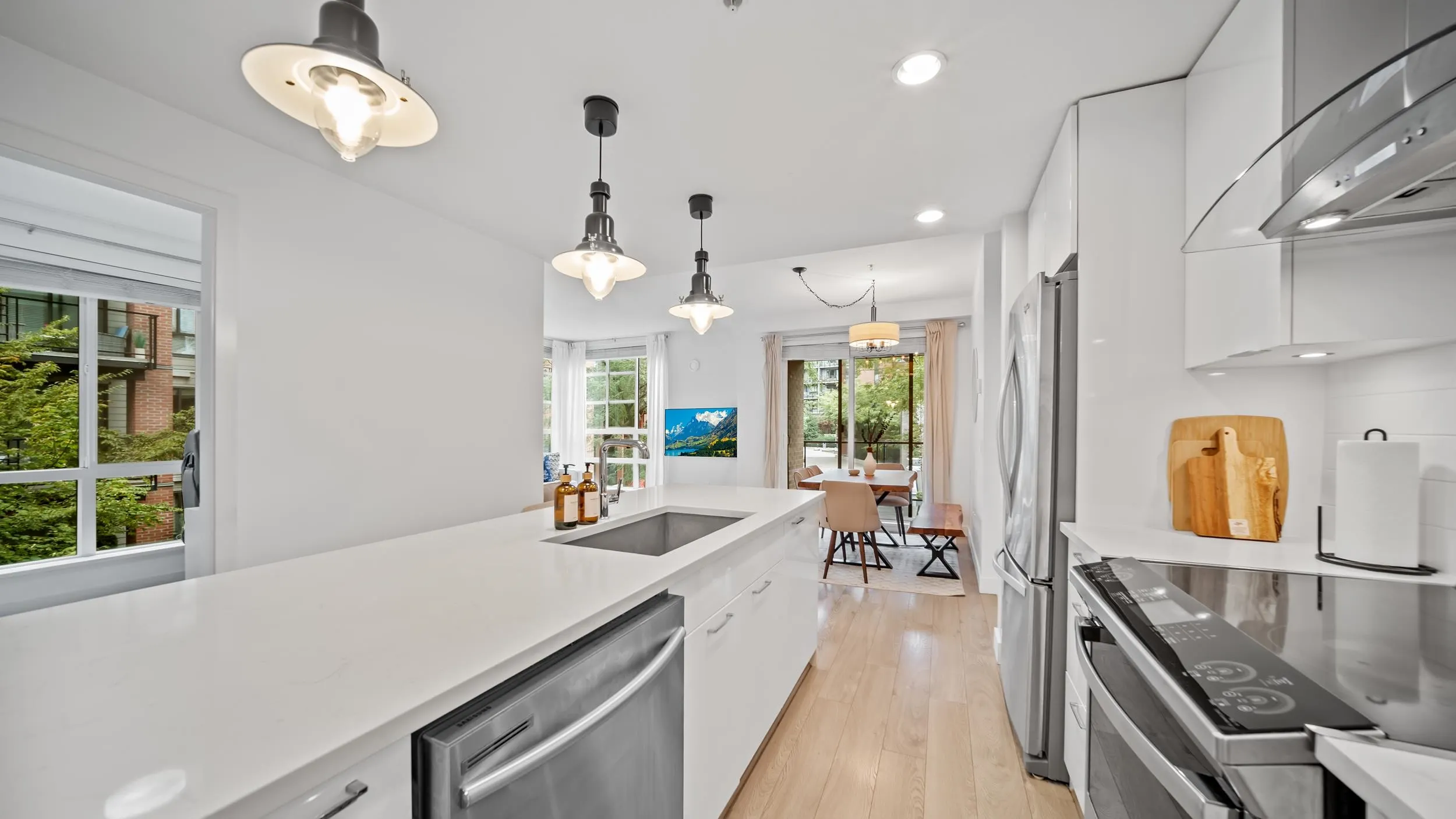 204 719 W 3rd Street