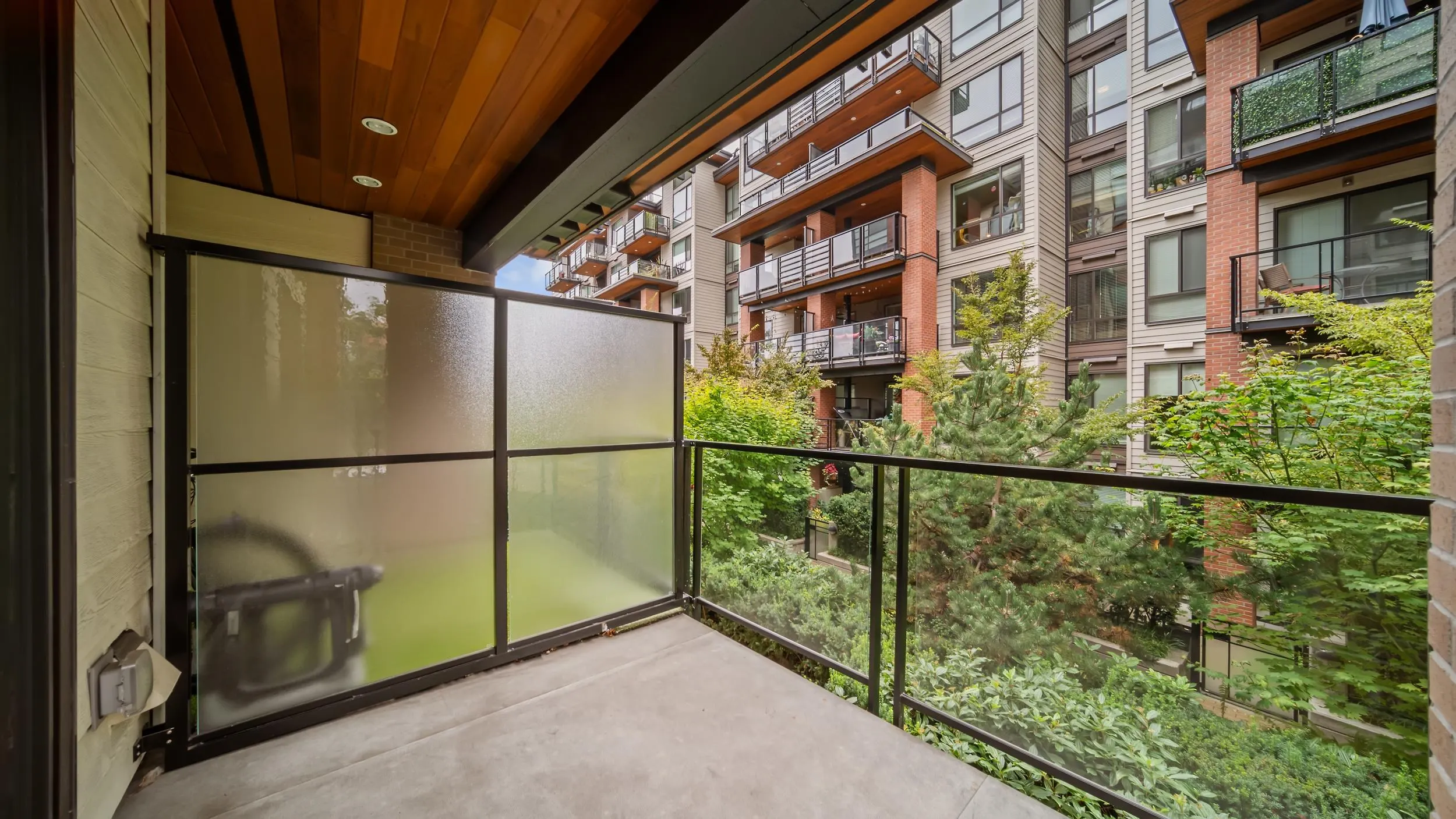 204 719 W 3rd Street