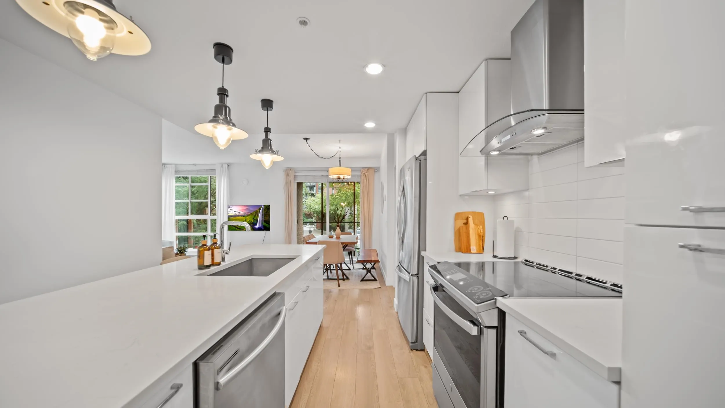 204 719 W 3rd Street